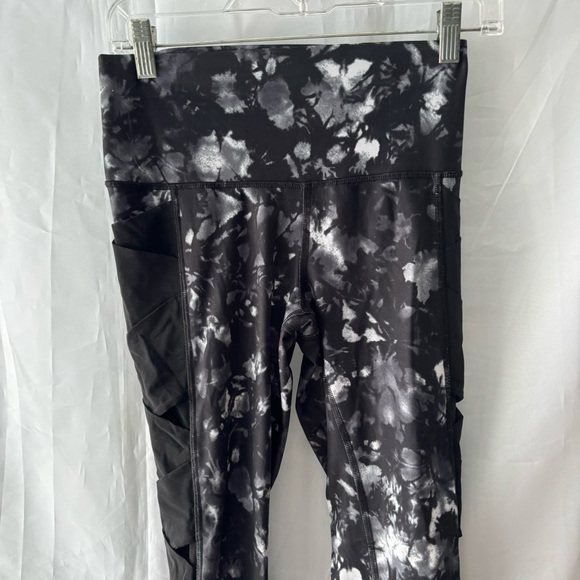 Lululemon Rise and Flow‎ Pant Dusk Dye White Black size 4 - Picture 9 of 10